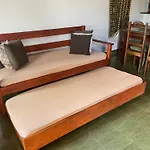 Casa charmosa com jardim tropical a 1500 mts da praia do Cruzeiro